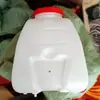 Mochila fumigadora modelo 909 de 30 litros con tapa, filtro, bidón de aceite, tanque de agua de plástico 808 769