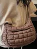 Bolso de Hombro de Moda Simple de Burbujas a Cuadros para Mujer, Bolso de Plumas de Alto Valor, Nuevo Simple de Moda Primavera 2026