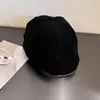 Chapéu de Veludo Estilo Britânico Americano para Frente Chapéu de Outono e Inverno Feminino Versátil para Circunferência da Cabeça Grande Mostrando o Rosto Boina Pequena