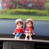 Enfeites de carro vermelhos em atacado, acessórios para interior de carro, bonecos fofos de casal com beijo, console central, suprimentos de decoração