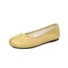 Sapatos estilo sapatilha de ballet split-toe estilosos e únicos, de pele de carneiro, sapatos femininos de corte baixo em couro genuíno para o outono de 2026, tamanho 42 tamanho grande
