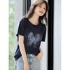 Senso de Design Nicho Estilo Coreano Verão 2025 Nova Camiseta Estampada Gola Redonda Manga Curta Top Solto Versátil para o Dia a Dia para Mulheres