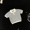 Conjunto de polo de verano para niños estilo dopamina a rayas de manga corta 2026 nuevos pantalones casuales versátiles y elegantes para niños