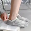 Nuevos Calcetines Cortos Lindos para Mujer Primavera/Verano 2026, Estilo Japonés de Moda Bordados de Dibujos Animados Transpirables Calcetines de Algodón de Lunares
