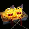Presentes Atacadistas para o Festival do Meio Outono, Pontos Turísticos, Barracas de Feira Noturna, Pequenos Artigos, Brinquedos, Lanternas Portáteis de Coelho Tecidas com Bambu Artificial com Luzes