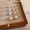 Pendientes de Bollo al Vapor Perla Estilo Mismo Fiebre Blanco Brillante Lujo Accesible Exquisitos de Moda Nicho Pendientes de Moda Simples de Gama Alta