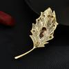 Nuevo Broche de Hoja de Arce con Microincrustaciones de Cobre Moda Retro Estilo Coreano Corsage de Diseñador Atmosférico de Gama Alta Suministro Directo de Fábrica