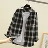 Camisa de cuadros estilo ins otoño estilo Hong Kong para hombre manga larga estilo coreano moderna guapa chaqueta casual camisa de pareja corte slim