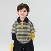 Outono 2026 Novo Estilo Versão Coreana Bloco de Cores Camisa Polo Infantil Falsa de Duas Peças Estilo Primavera e Outono Top com Gola para Meninos