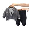 Jaqueta Casual de Manga Longa para Meninos 2025 Nova Coleção Primavera e Outono Jaqueta Camisa Jeans para Crianças Pequenas e Médias Conjunto de Três Peças para Bebê