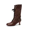 Botas femininas de cano médio com bico redondo e babados vazados, estilo britânico, com salto alto, para outono e inverno, tamanho grande 7736