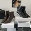 Botas de Cano Curto Stiletto Bico Fino Estilo Coreano para Mulheres Inverno 2026 Versátil Emagrecedoras Temperamento Hot Girl Botas Martin Cano Curto para Mulheres