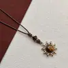 Colar estilo retro francês com estética Melard, perfeito para o dia a dia, oferecendo um visual sofisticado e estiloso, uma peça moderna e luxuosa, e uma corrente de suéter única