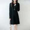 Nova Saia de Lã Feminina Outono e Inverno com Gola Redonda, Design Torcido, Saia Plissada, Afina a Cintura, Base de Caxemira, Manga Longa