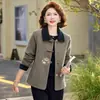 Elegante abrigo bordado para mamá con solapa, diseño bordado, ropa de primavera y otoño para mujeres de mediana edad y mayores, top elegante, chaqueta de estilo chino para mujer