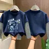 Camiseta de manga longa respirável de algodão puro para meninos, camada base para primavera e outono, novo visual estiloso de duas peças, top estampado versátil
