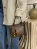 Bolsa Feminina de Nicho Francês Outono e Inverno 2025 Nova Bolsa de Ombro Estilo Retro para o Dia a Dia e Trabalho Bolsa Transversal