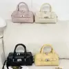 Bolsa de mão feminina casual de nicho vintage, bolsa almofada, nova moda primavera 2026, estilo coreano, bolsa transversal simples para o dia a dia
