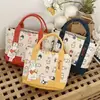 Bolsa de Mão Estilo Japonês Ins Fofa Bordada em Lona para Mulheres, Novo Modelo para Mães, Bolsa Tote Portátil para Sair, Lancheira para o Trabalho