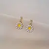 Brincos de Design de Nicho para Mulheres, Brincos da Moda Coreana, Presilhas de Orelha de Luxo Leve, Brincos de Pérola, Elementos Geométricos