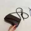 Bolsa Feminina 2026 Bolsa de Mão Simples Bolsa de Ombro Versátil Bolsa Quadrada Pequena Sensação de Luxo Bolsa de Ombro Única Bolsa de Mão Feminina Cor Sólida