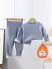 Conjunto de ropa interior térmica gruesa con forro de polar para niños y niñas, estilo de color liso de cintura alta para proteger el abdomen, otoño e invierno
