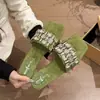 Sandalias de verano cuadradas nuevas y elegantes 2026 con pedrería muy abiertas sin fatiga tacón de cuña francés tira única chanclas mujer