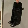 Botas de couro macio com aumento de altura, que afinam as pernas, de perna reta para mulheres, novo modelo 2026, fivela de cinto dupla removível, botas longas, botas de montaria