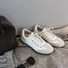Versátil colección de otoño, nuevos zapatos de mujer de suela blanda para 2026, con un diseño antideslizante para prevenir la fatiga del pie, estilo casual, diseño de zapatilla de entrenamiento alemana, ligeros y suela plana