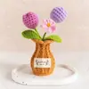 Plantas de tulipán en maceta tejidas a ganchillo hechas a mano transfronterizas, jarrones tejidos con hilo, decoraciones de escritorio de rosa artificial