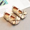 Sapatos de Couro para Meninas 2026 Primavera e Outono Novos Sapatos de Princesa com Solado Macio Estilo Coreano Pequenos Sapatos de Uma Sola com Laço Estilo Chanel Tendência