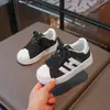 Tenis para niño, nueva colección primavera/otoño 2026, zapatos para niña, zapatos estilo concha para niños, tenis blancos casuales y transpirables para estudiantes de primaria