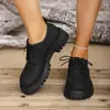 Mocassins Slip-On Retrô de Solado Grosso para Mulheres 2025 Novo Estilo Sapatos Pequenos de Couro Bico Redondo Salto Grosso Flats Tamanho Grande Sapatos Femininos Transfronteiriços