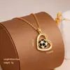 Collar de fútbol minimalista estilo europeo y americano, figura de fútbol esmaltada en forma de corazón, símbolo de infinito de ocho, cadena para la clavícula deportiva