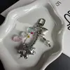 Nuevo colgante de oso saltador con forma de corazón plateado de dibujos animados, llavero de cuentas personalizado, accesorio para auriculares y bolso