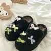 Zapatos peludos casuales estilo francés 2025 Invierno Nuevos estilo coreano para niñas Lindos Bloques de color Lazo Nudo Suela suave Forro de felpa Zapatos de algodón