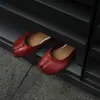 Sapatilhas de Couro de Cavalo Lavado com Biqueira Dividida para Mulheres, Sapatilhas de Boca Rasa, Novo Estilo Primavera e Verão, Bico Redondo de Couro Genuíno, Sapatos Rasos Desgastados para Mulheres