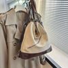 Bolso Grande de Mano de Color Contrastante Retro para Mujer 2026 Nuevo Bolso Tote de Nicho para Viajes Cotidianos Mochila de Moda y Versátil