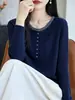 Suéter fino de lana para mujer con un diseño retro de bloques de color que presenta un patrón texturizado de trenzado, creando un top de punto elegante y con estilo