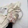 Bolsas Pequenas Tendência Transfronteiriças para Mulheres em 2025, Novas Bolsas de Mão Versáteis de Alta Moda com Textura Simples e Bolsas de Ombro