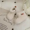 Zapatos peludos estilo coreano para niños, invierno 2026 engrosados para niños y niñas, moda peluda con cremallera lateral, botas de nieve al por mayor