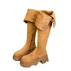 Botas de cavaleiro Maillard de sola grossa com textura de couro para uso duplo para mulheres, novo estilo de verão, botas longas que aumentam a altura para mulheres baixinhas
