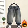 6995 Calça Jeans Infantil 2026 Inverno Novo Estilo Calça Infantil Forrada com Fleece Calça Longa Grossa de Inverno para Meninos