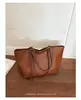 Bolsa tejida de gran capacidad para mujer de estilo retro 2026, versátil, de un solo hombro, para llevar debajo del brazo, bolsa de mano para el trabajo, venta al por mayor transfronteriza