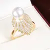 Anel de Pérola Branca Estilo Europeu e Americano Transfronteiriço Live Fashion com Design Detalhado de Pena, Zircônia, Anel de Cobre Puro Joias Atacado