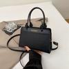 Bolsa Pequena Quadrada Nicho Retrô Versão Coreana para Mulheres 2025 Primavera e Verão Nova Casual Simples Moderna de Ombro Único Transversal