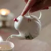 Tetera de Cerámica Arita-Yaki Pintada a Mano de Forma Creativa con Color Bajo Esmalte, Pieza Única, Alto Valor Estético, Tamaño Pequeño, para Uso Doméstico