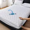 Falda de Cama Acolchada de Color Sólido Impermeable Transfronteriza de Amazon Protector de Colchón para Hotel y Casa de Huéspedes Pieza Única Protector de Colchón Simmons