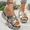 Chinelos da Moda 2025 Verão Novos Sandálias Baixas Femininas Antiderrapantes Simples Versátil de Tira Única Chinelos Fabricante