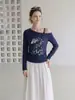 Conjunto de dos piezas de estilo coreano con estampado, corte relajado y pliegues, camiseta de hombros descubiertos para mujer, top versátil casual de manga larga, otoño 2026